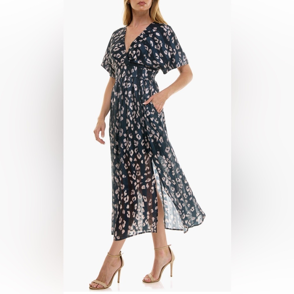 Socialite Navy Leopard V-Neck Dolman Sleeve
Midi Dress NWT - Picture 3 of 3